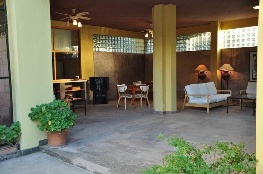 ปาล์ม คอร์ต สวีท ไอย์วาลิก Bed & Breakfast ไอวาลิค ภายนอก รูปภาพ