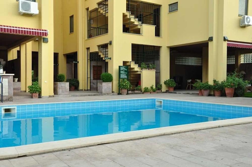 ปาล์ม คอร์ต สวีท ไอย์วาลิก Bed & Breakfast ไอวาลิค ภายนอก รูปภาพ