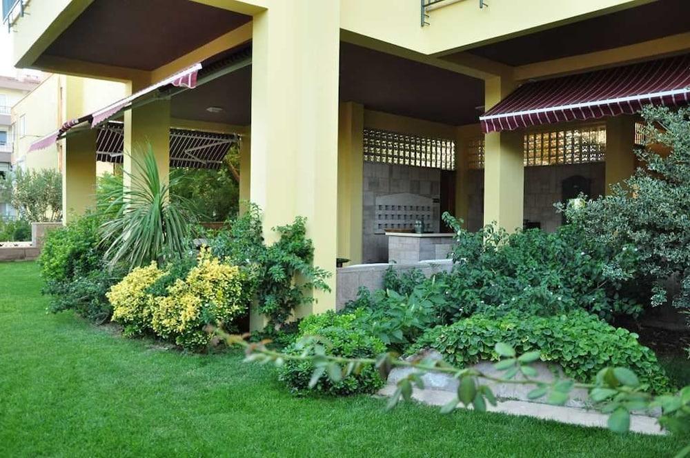 ปาล์ม คอร์ต สวีท ไอย์วาลิก Bed & Breakfast ไอวาลิค ภายนอก รูปภาพ