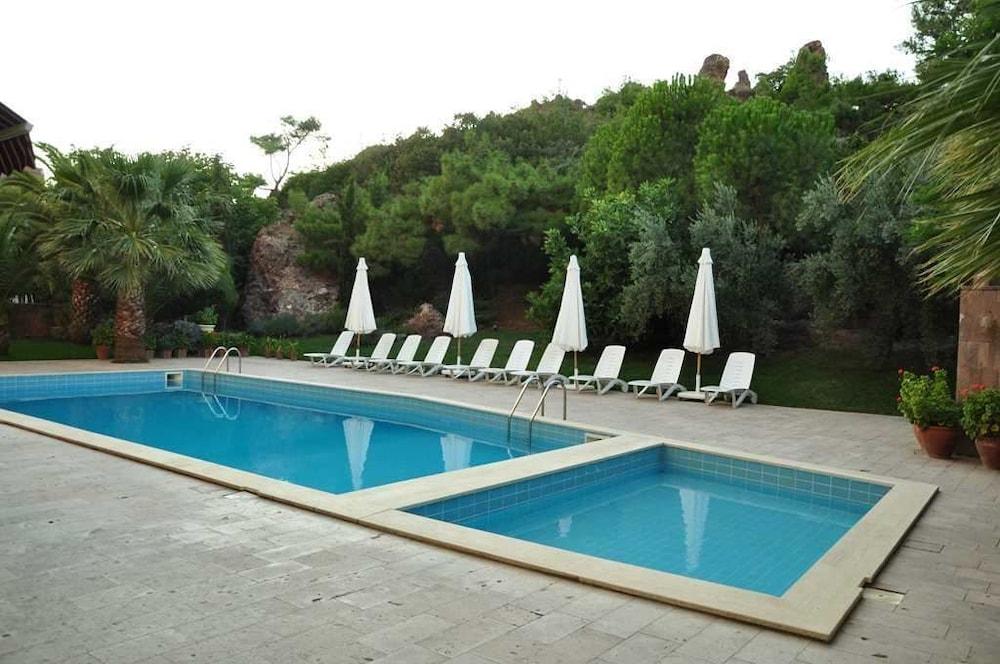 ปาล์ม คอร์ต สวีท ไอย์วาลิก Bed & Breakfast ไอวาลิค ภายนอก รูปภาพ
