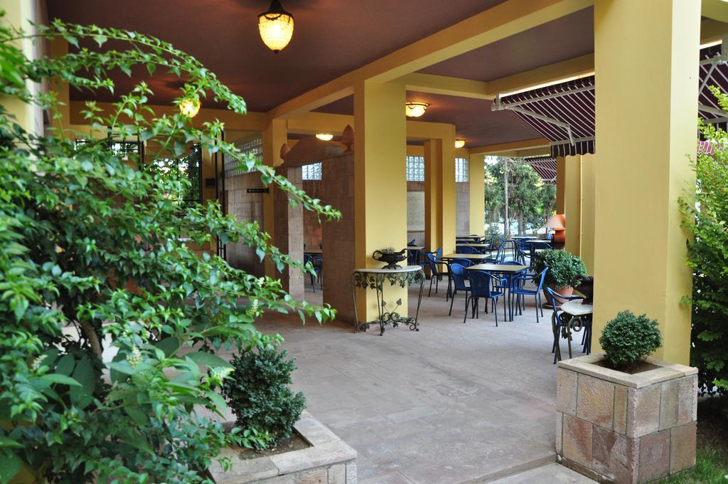 ปาล์ม คอร์ต สวีท ไอย์วาลิก Bed & Breakfast ไอวาลิค ภายนอก รูปภาพ