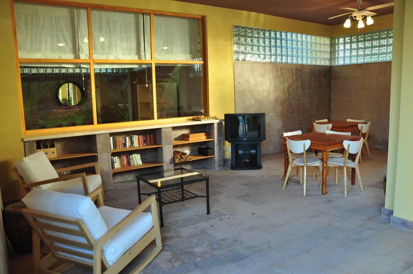 ปาล์ม คอร์ต สวีท ไอย์วาลิก Bed & Breakfast ไอวาลิค ภายนอก รูปภาพ